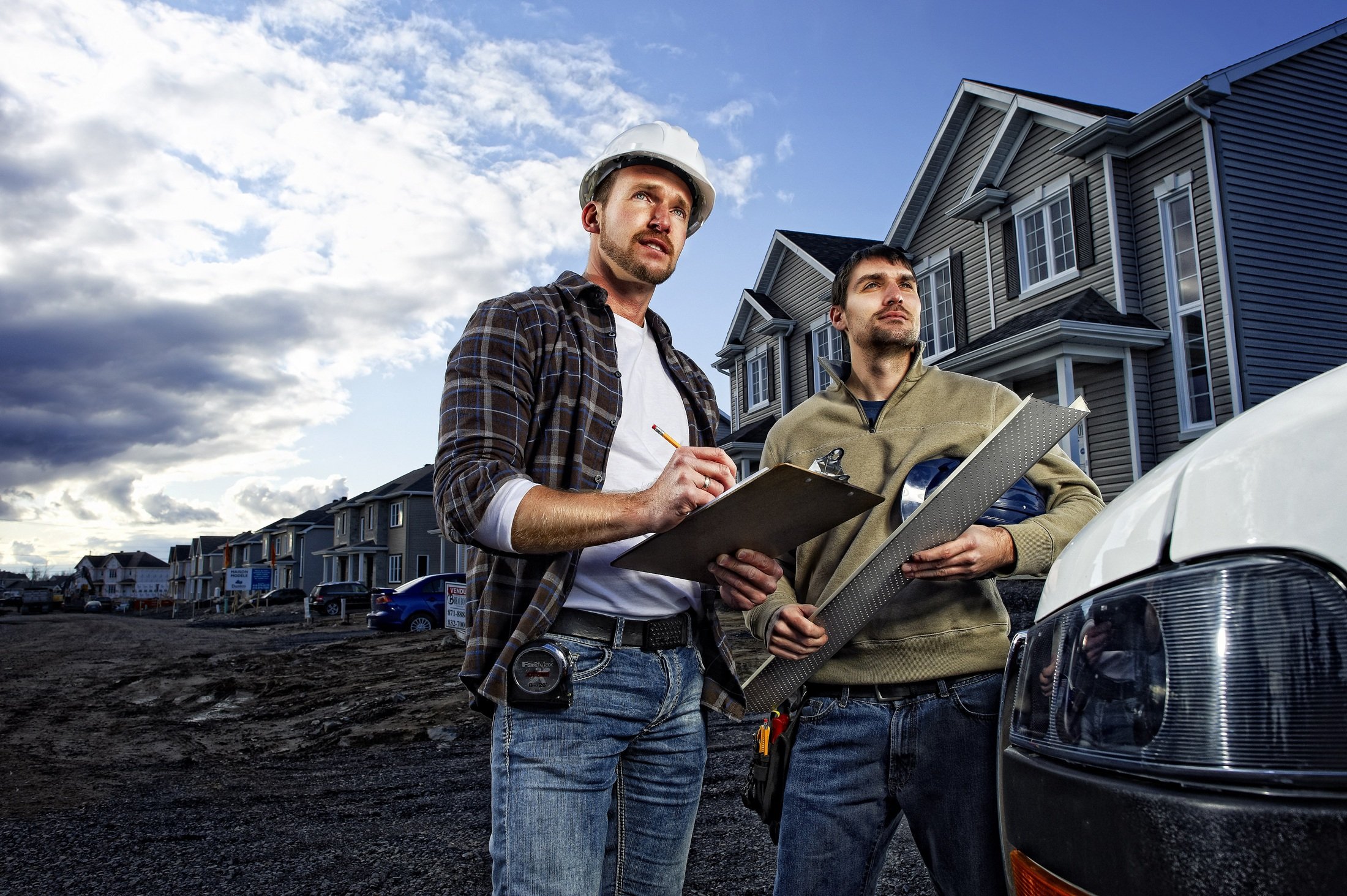 installateu de gouttières qui travaille pour Gouttières MRO